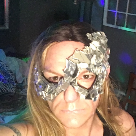 “shattered glass” masquerade mask - Picture 4 of 4
